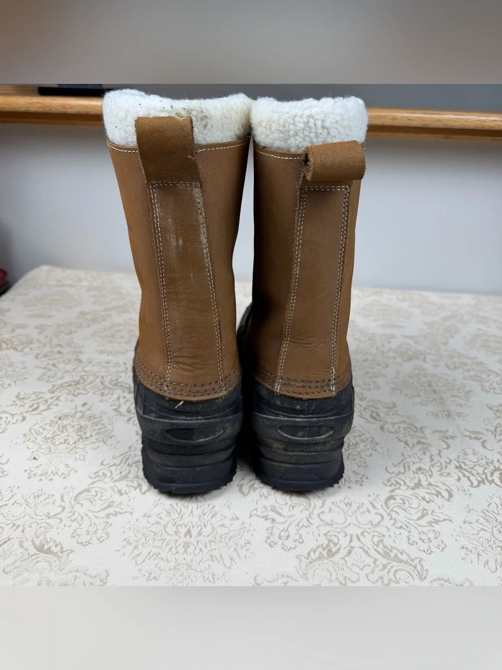 Cabela's Tan Leather Shearling-Trim Lace-Up Winter Boots with Black Soles, 11
